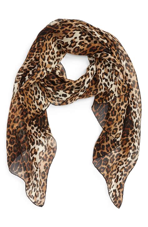 Scarf in silk with hair print 